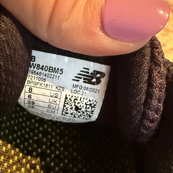 new balance 840’s size 8 - Picture 6 of 6